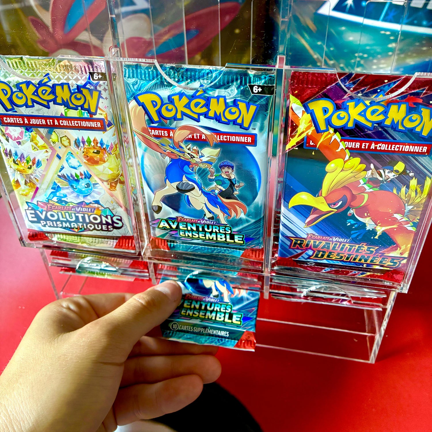 Distributeur de boosters Pokémon en acrylique transparent, version 3 cheminées, idéal pour exposer des packs de collection pour streamer